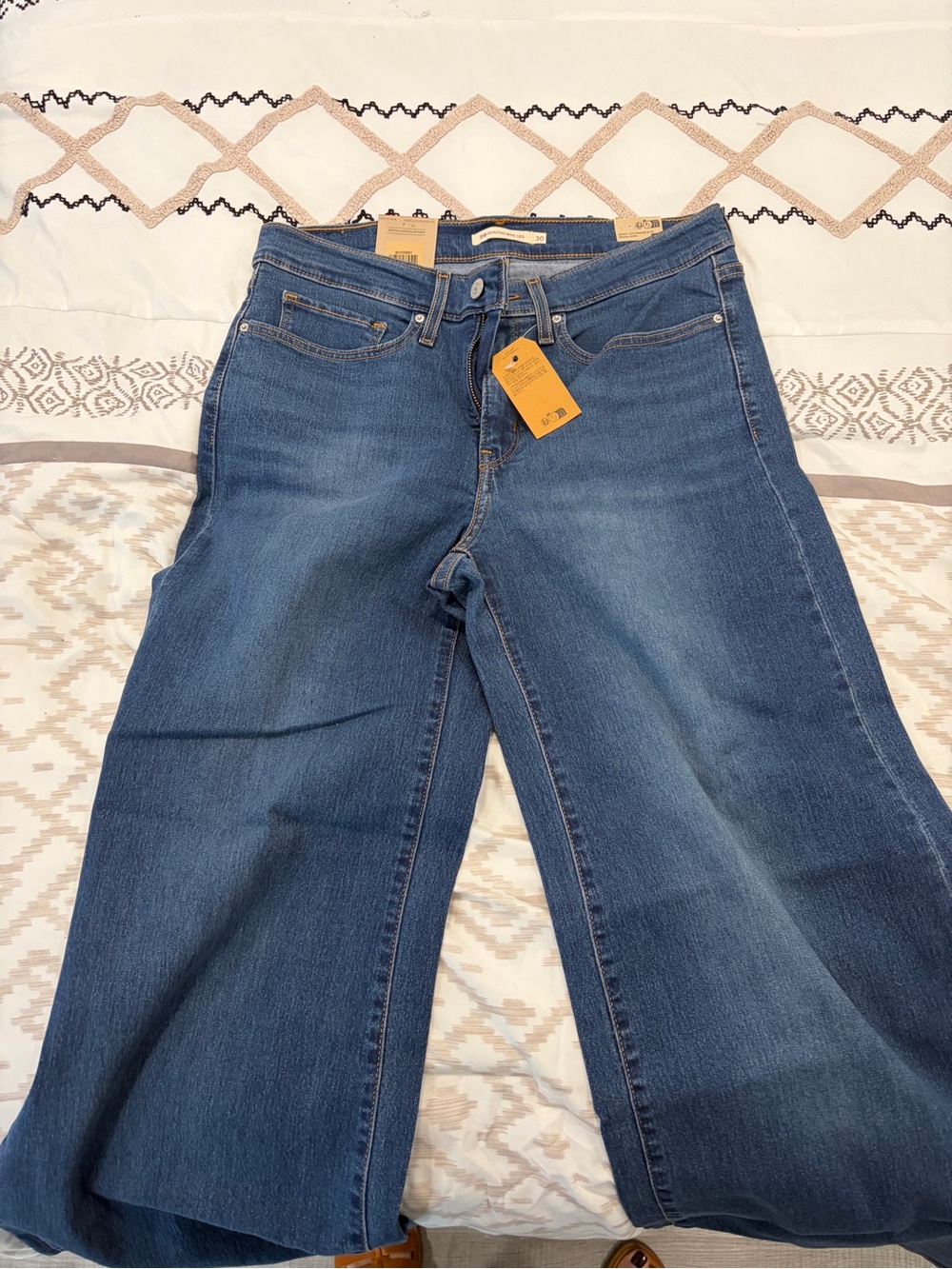 Levi's Women's Wide-Leg Jeans in Medium Blue